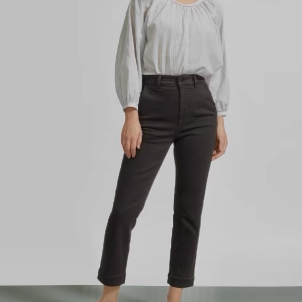 slim-leg crop washed black jeans size 00 26” inseam Everlane